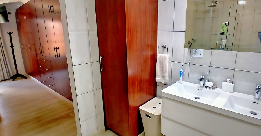 5 Bedroom Property for Sale in Langenhovenpark Free State